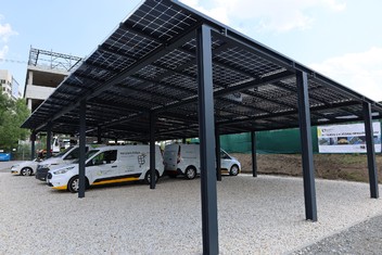 Solární carport