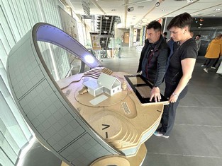 Zatímco děti budou plnit různé úkoly, dospělí se mohou zastavit u simulátoru fotovoltaické elektrárny pro rodinný dům.