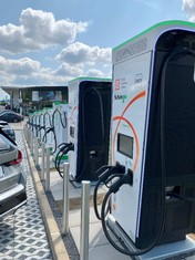 900. dobíjecí stanice ČEZ - ultrarychlý stojan o výkonu 360 kW