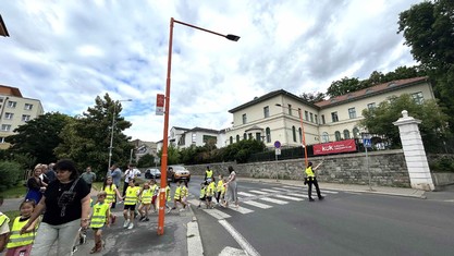 Za všechny byl ke slavnostnímu přestřižení pásky vybrán Oranžový přechod v ulici Velká Hradební. 