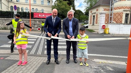 Za všechny byl ke slavnostnímu přestřižení pásky vybrán Oranžový přechod v ulici Velká Hradební. Společně ji přestřihli primátor Petr Nedvědický a David Martínek z ČEZ ESCO.