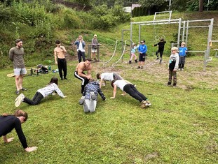 Poslední klikaři během druhé soutěžní disciplíny.