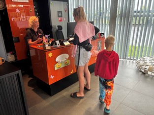 Sobotní návštěvníky vítala 12. července v infocentru průvodkyně Dana Daňková.