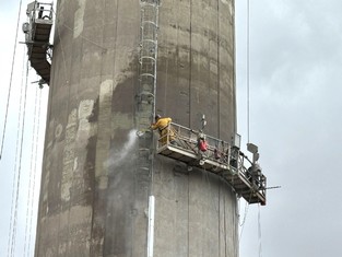 Sanace pláště 150 m vysokého komína.